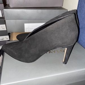 Black Shootie Pump